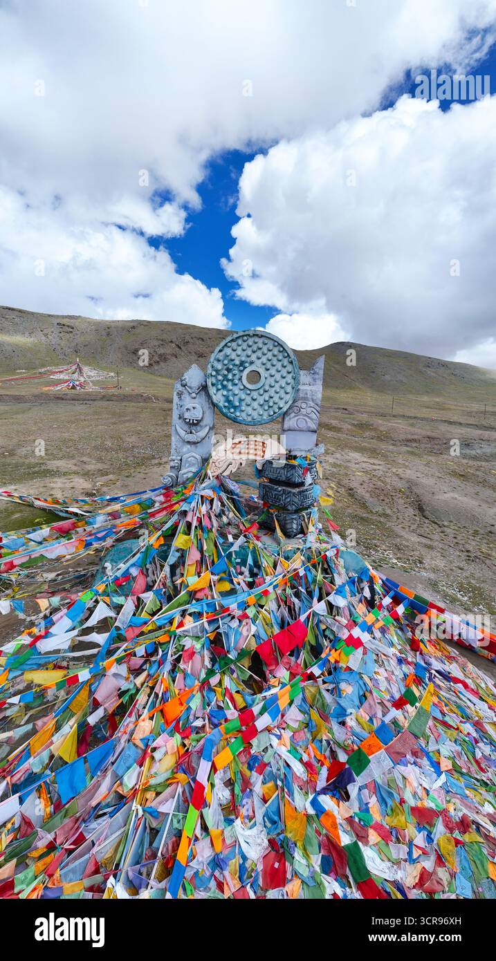 Col de montagne de Kunlun, géoparc mondial de montagne de Qingkunlun, préfecture de Yushu, province de Qinghai Banque D'Images
