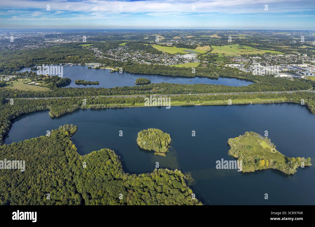 Vue aérienne, Elbsee avec l'île d'Elbsee et Unterbacher See avec Sonneninsel, autoroute A46, Unterbach, Duesseldorf, région de la Ruhr, Rhénanie-du-Nord-Westphalie, Banque D'Images