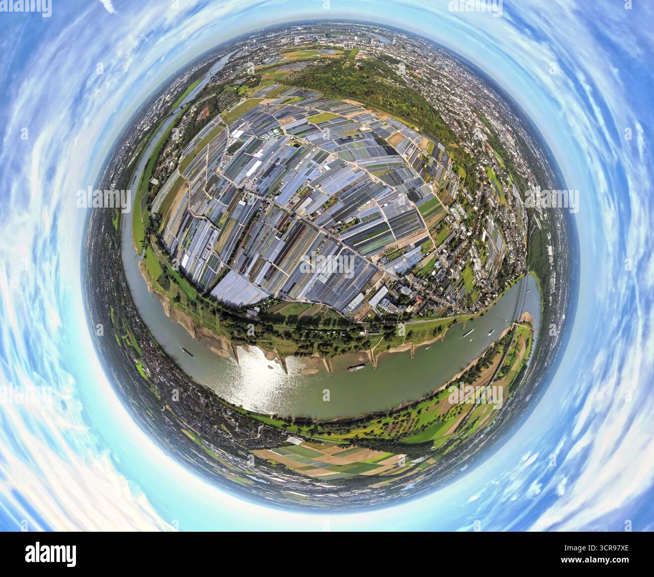 Vue aérienne, horticulture et utilisation agricole dans le district de Volmerswerth, Rhin, formes et couleurs, globe terrestre, image fisheye, 360 degre Banque D'Images