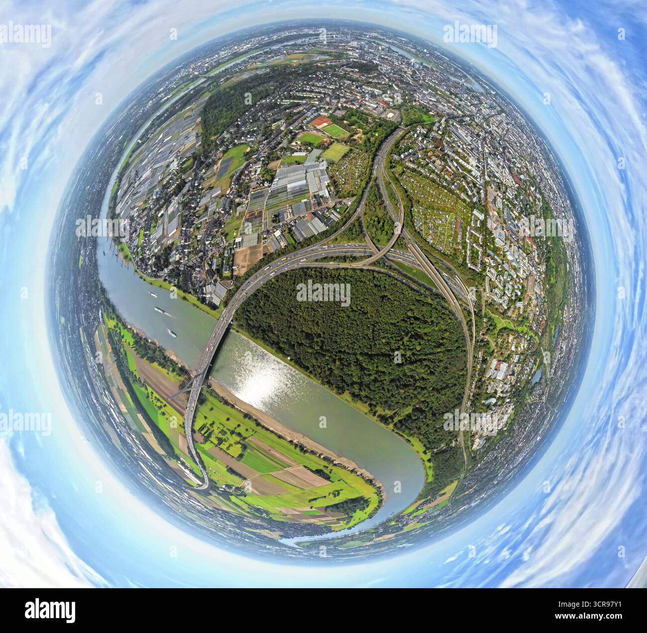 Vue aérienne, forêt de Fleher et jonction autoroute Duesseldorf-Bilk de l'autoroute A46, pont Fleher sur le Rhin, globe, image fisheye, fishe Banque D'Images