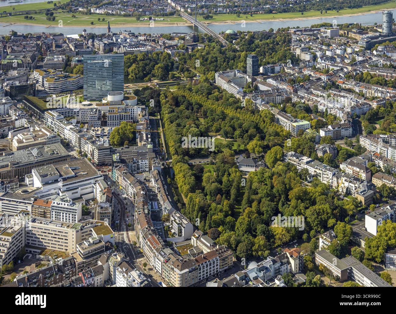 Vue aérienne, parc Hofgarten, Dreischeibenhaus et Schauspielhaus avec vue sur le Rhin, Pempelfort, Duesseldorf, région de la Ruhr, Rhénanie du Nord-Westpha Banque D'Images