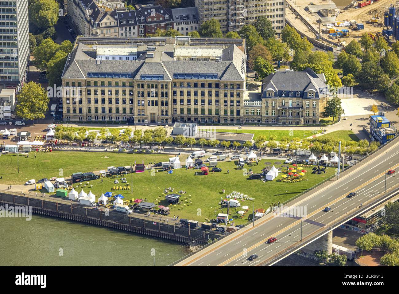 Vue aérienne, événement avec pavillons de la prairie à la chancellerie d'État de Rhénanie du Nord-Westphalie, Carlstadt, Duesseldorf, région de la Ruhr, Rhénanie du Nord-Wes Banque D'Images