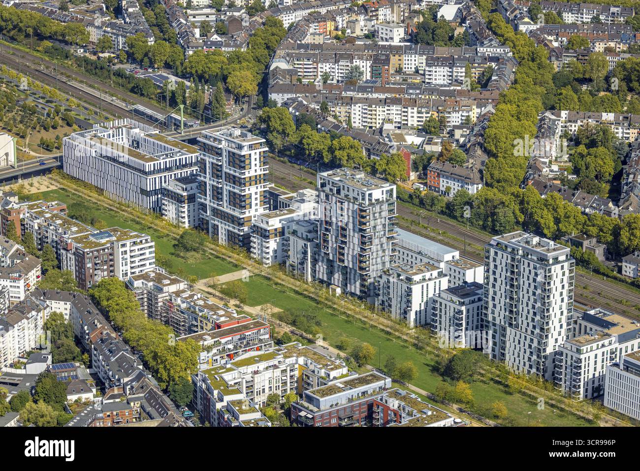 Vue aérienne, le quartier Central à Berty-Albrecht-Park, immeubles de bureaux la TETE et le flux, tours résidentielles Pandion d'Or, Pempelfort, cotisations Banque D'Images