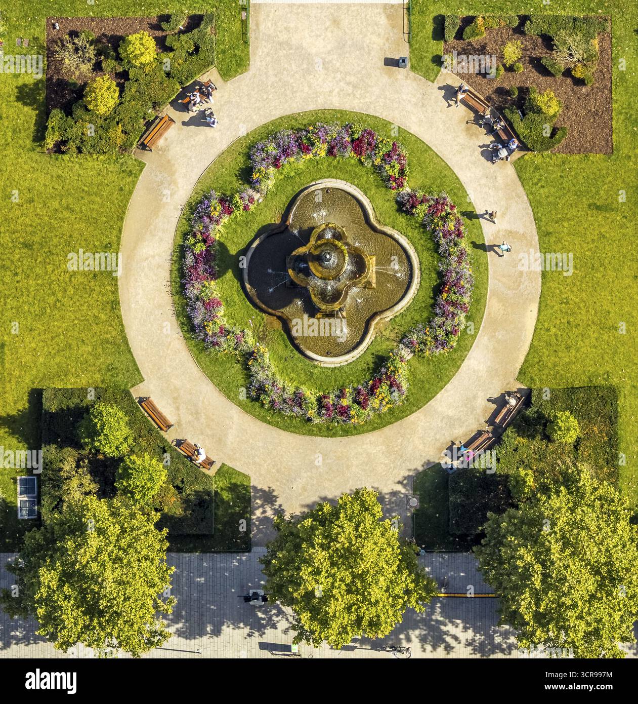 Vue aérienne, Corneliusplatz avec fontaine et parterre de fleurs à Koenigsallee, centre-ville, Duesseldorf, région de la Ruhr, Rhénanie du Nord-Westphalie, Allemagne, DE, UE Banque D'Images