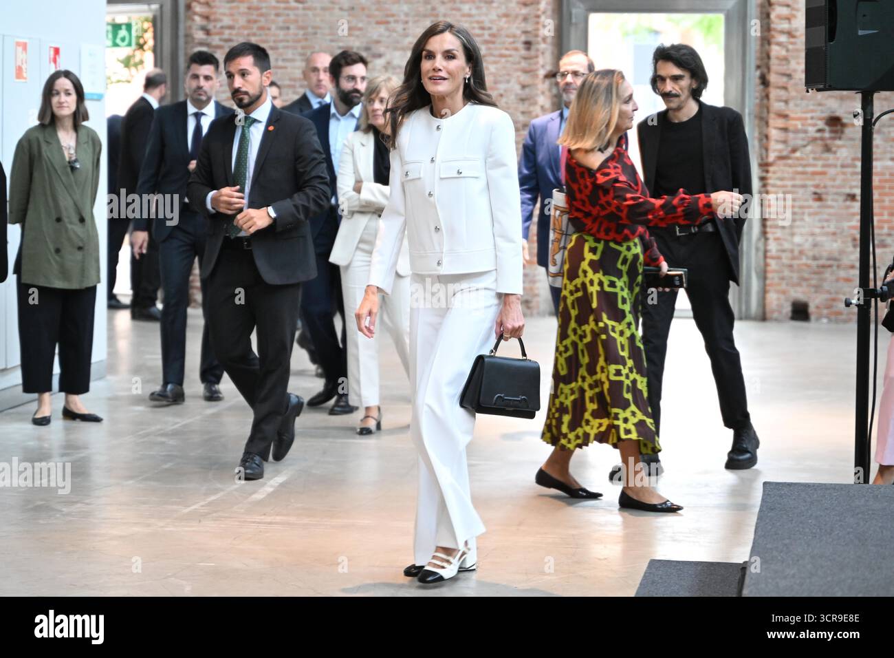 Queen Letizia attends the presentation of the Retina ECO 2025 awards on September 30, 2025, in Madrid (Spain). These awards, organized by PRISA Media in collaboration with Capgemini, are presented by Queen Letizia to Veolia-Barcelona City Council, Endesa-Town Councils of Seville, Malaga and Granada, La Paloma Cerámica, Tubos Reunidos, Semillas Fitó, and Muelles y Ballestas Hispano Alemanas. AWARDS José Oliva / Europa Press 09/30/2025 (Europa Press via AP) Banque D'Images
