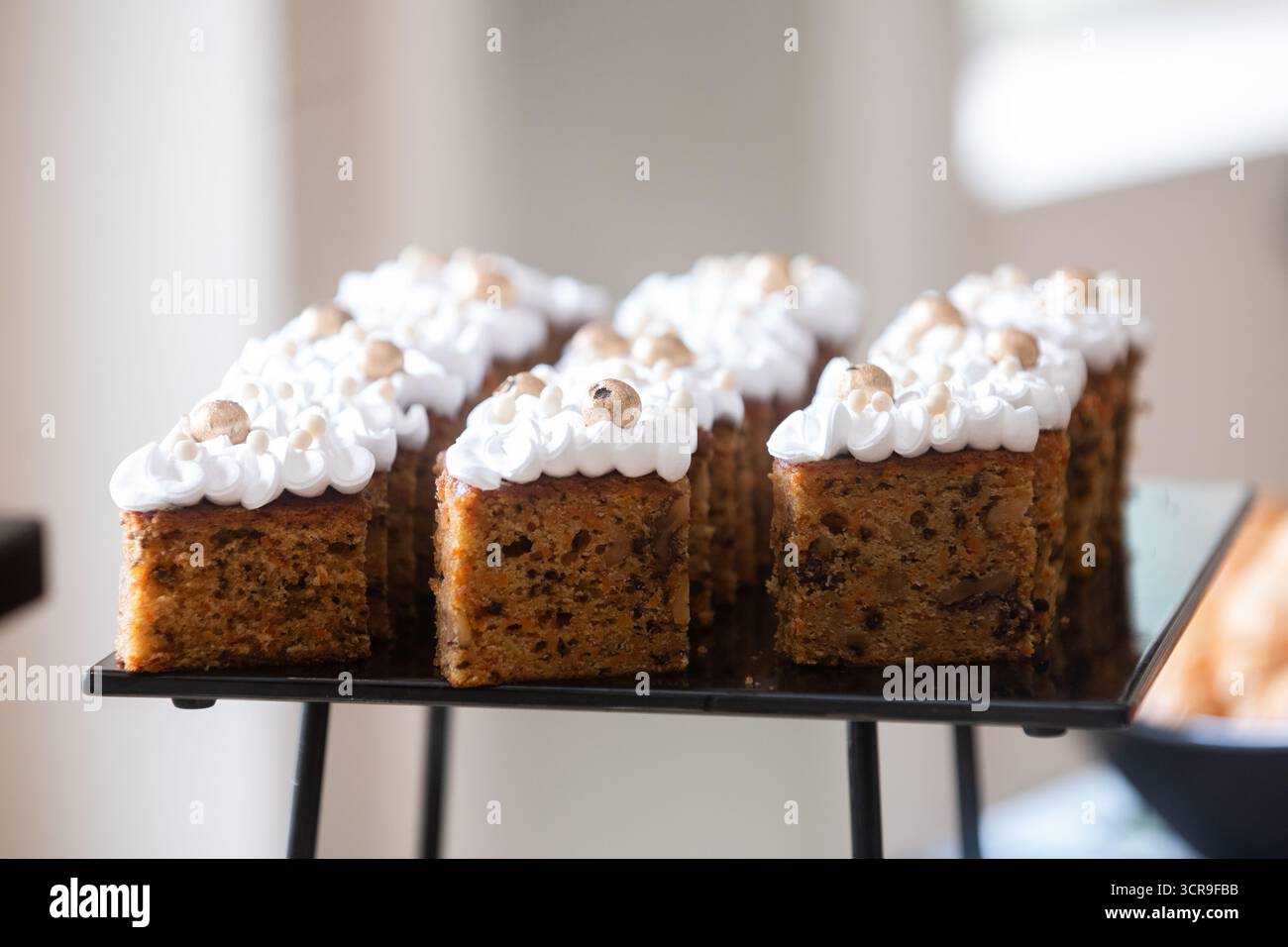 gâteaux sucrés sur la table de restauration Banque D'Images