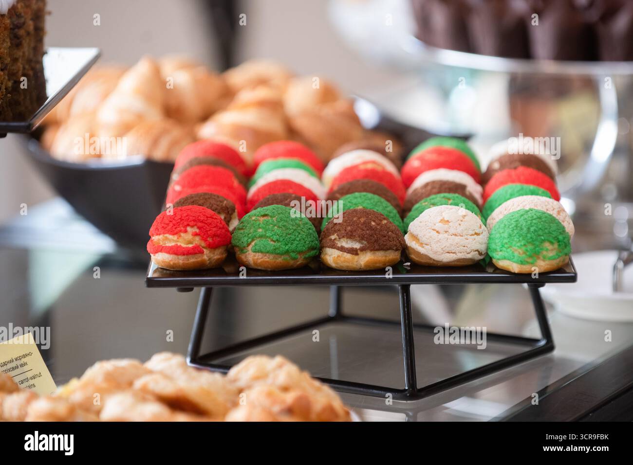 gâteaux sucrés sur la table de restauration Banque D'Images