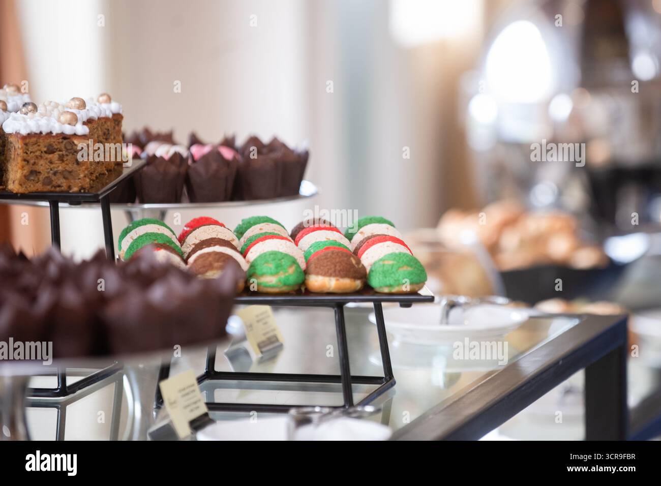 gâteaux sucrés sur la table de restauration Banque D'Images