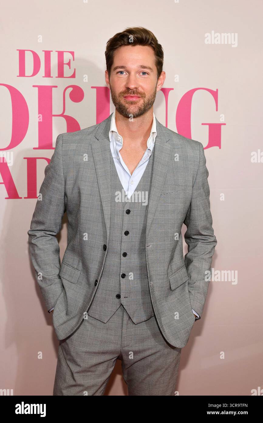 Schauspieler Tommy Schlesser BEI der Premiere der neuen Daily-Serie Die Cooking Academy im Turistarama. Köln, 29.09.2025 NRW Deutschland *** L'acteur Tommy Schlesser à la première de la nouvelle série quotidienne The Cooking Academy at Turistarama Cologne, 29 09 2025 NRW Germany Copyright : xChristophxHardtx Banque D'Images