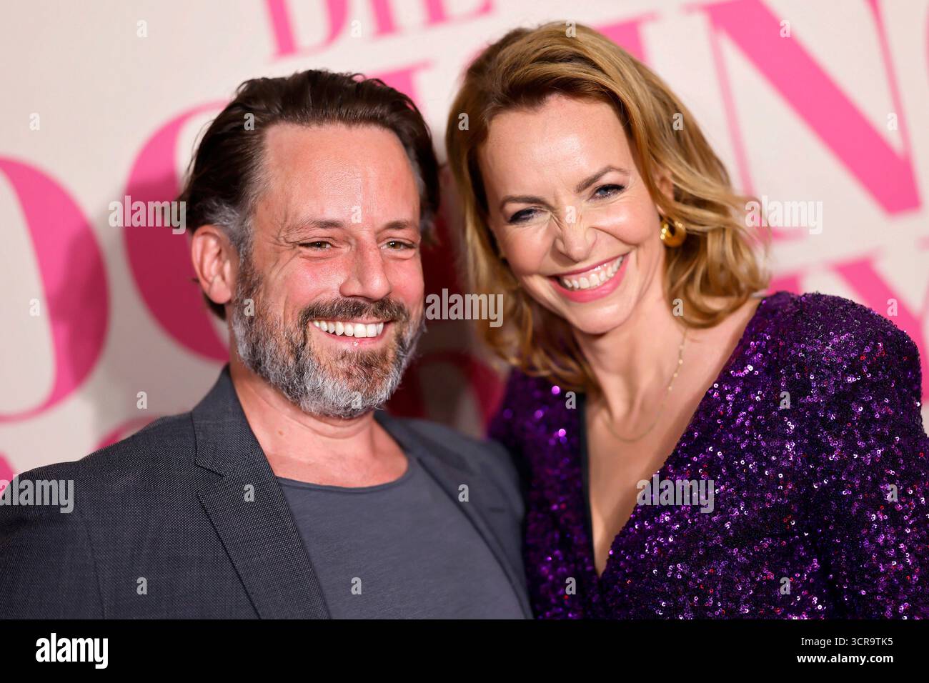 Schauspieler Matthias Brüggenolte und Schauspielerin Simone Hanselmann BEI der Premiere der neuen Daily-Serie Die Cooking Academy im Turistarama. Köln, 29.09.2025 NRW Deutschland *** L'acteur Matthias Brüggenolte et l'actrice Simone Hanselmann lors de la première de la nouvelle série quotidienne The Cooking Academy at Turistarama Cologne, 29 09 2025 NRW Germany Copyright : xChristophxHardtx Banque D'Images