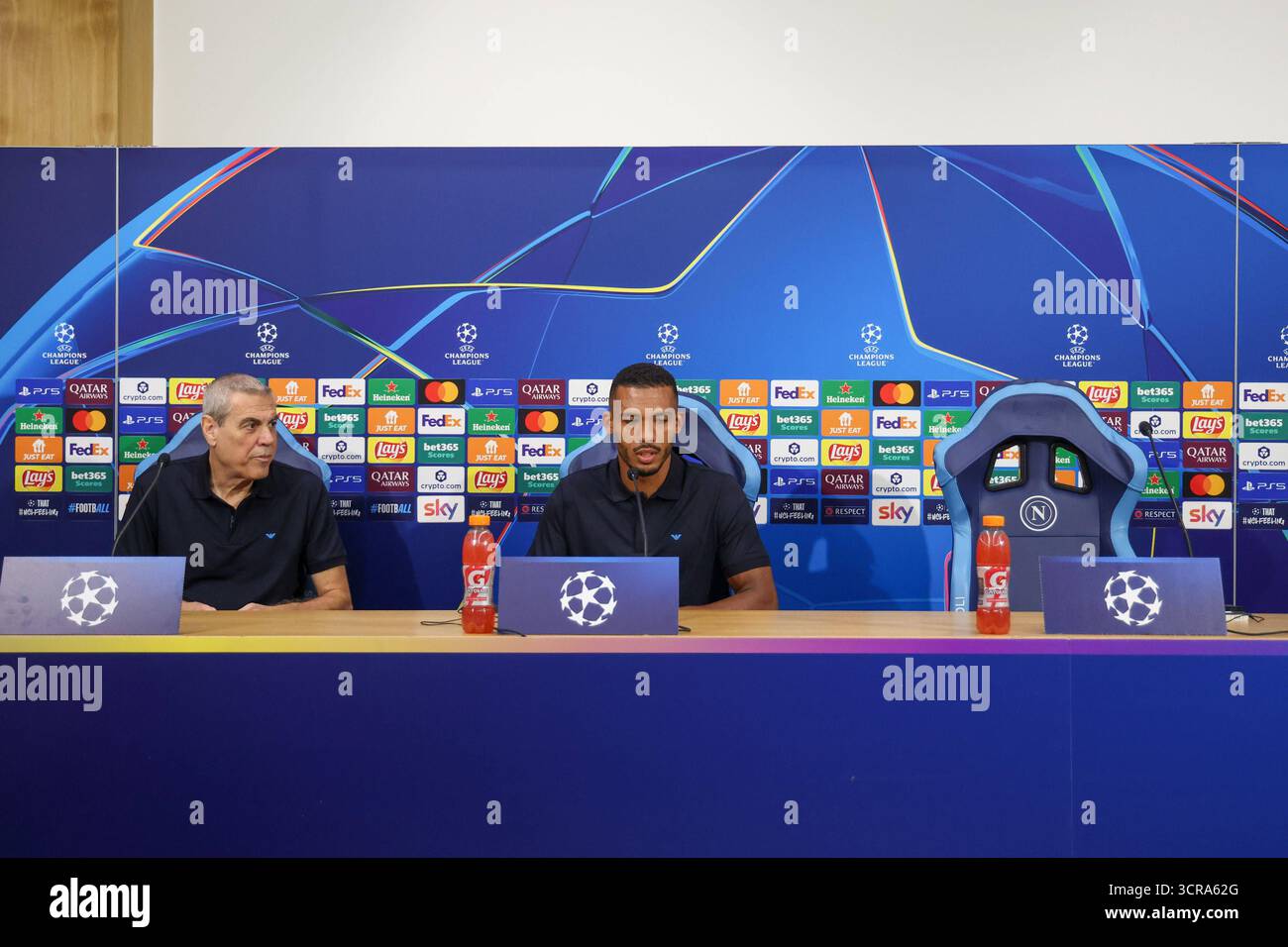 Naples, Campanie, ITALIE. 30 septembre 2025. Juan Jesus de SSC Napoli lors de la conférence de presse du 30 septembre 2025, valable pour la Ligue des Champions, avant le match de 2025/26 entre Napoli et Sporting Lisbon à Naples au Stadio Maradona.sur la photo : (crédit image : © Fabio Sasso/ZUMA Press Wire) USAGE ÉDITORIAL SEULEMENT ! Non destiné à UN USAGE commercial ! Crédit : ZUMA Press, Inc/Alamy Live News Banque D'Images