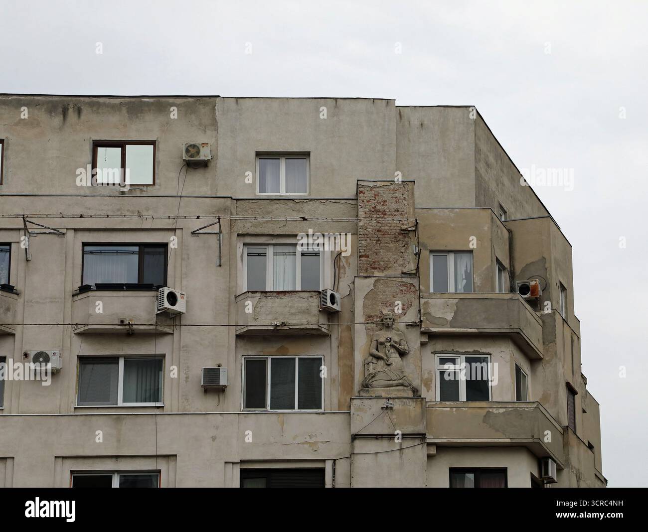Relief de style Art Déco sur un bâtiment à Bucarest Banque D'Images