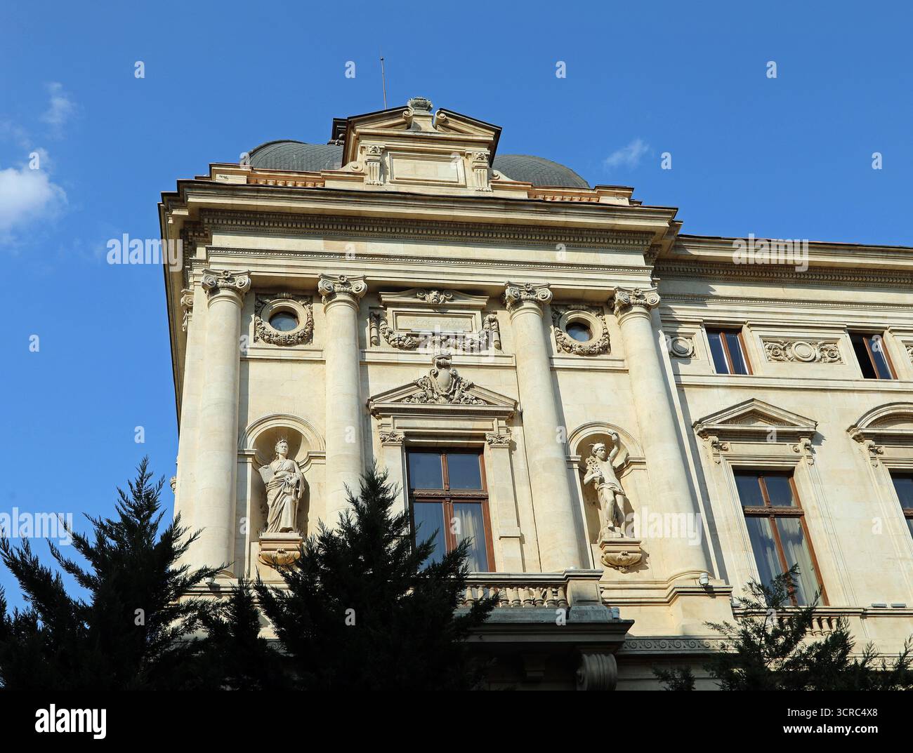 Dieux grecs Themis et Hermès sur la Banque nationale de Roumanie Banque D'Images
