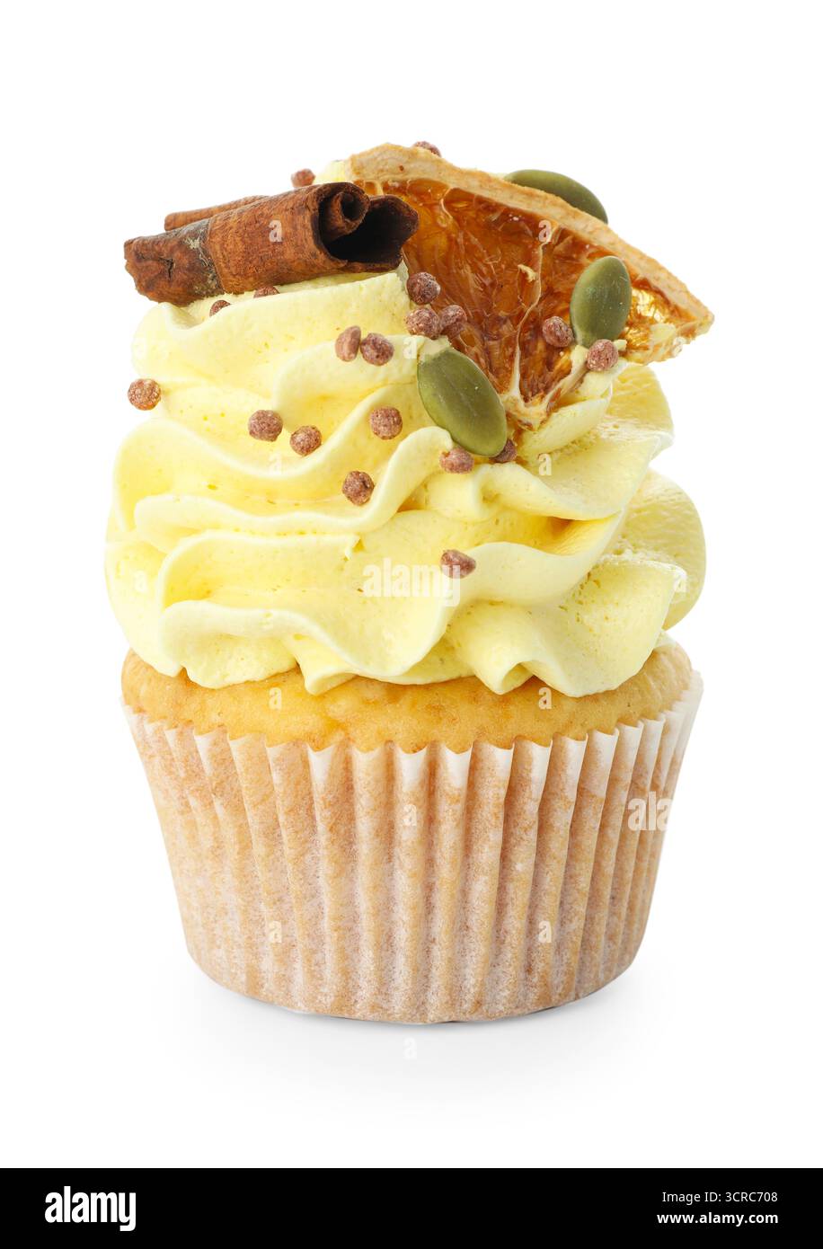 Délicieux cupcake avec des saupoudres et des épices isolé sur blanc. Ambiance automnale Banque D'Images