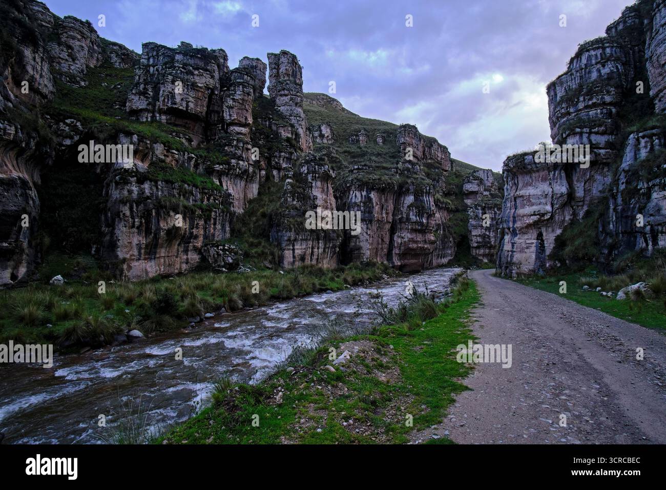 Beau paysage touristique dans Shucto Canyon, un endroit imposant et magnifique plein de nature du lever au coucher du soleil, il est paradisiaque. Banque D'Images