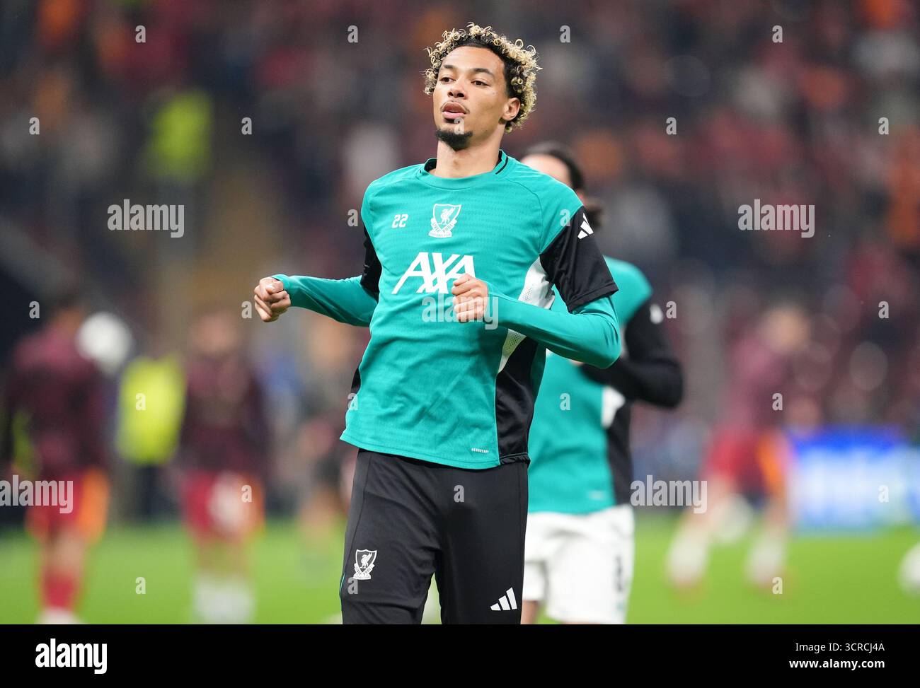 Hugo Ekitike de Liverpool s'échauffe avant le coup d'envoi de l'UEFA Champions League, match par étapes au RAMS Park à Istanbul, en Turquie. Date de la photo : mardi 30 septembre 2025. Banque D'Images