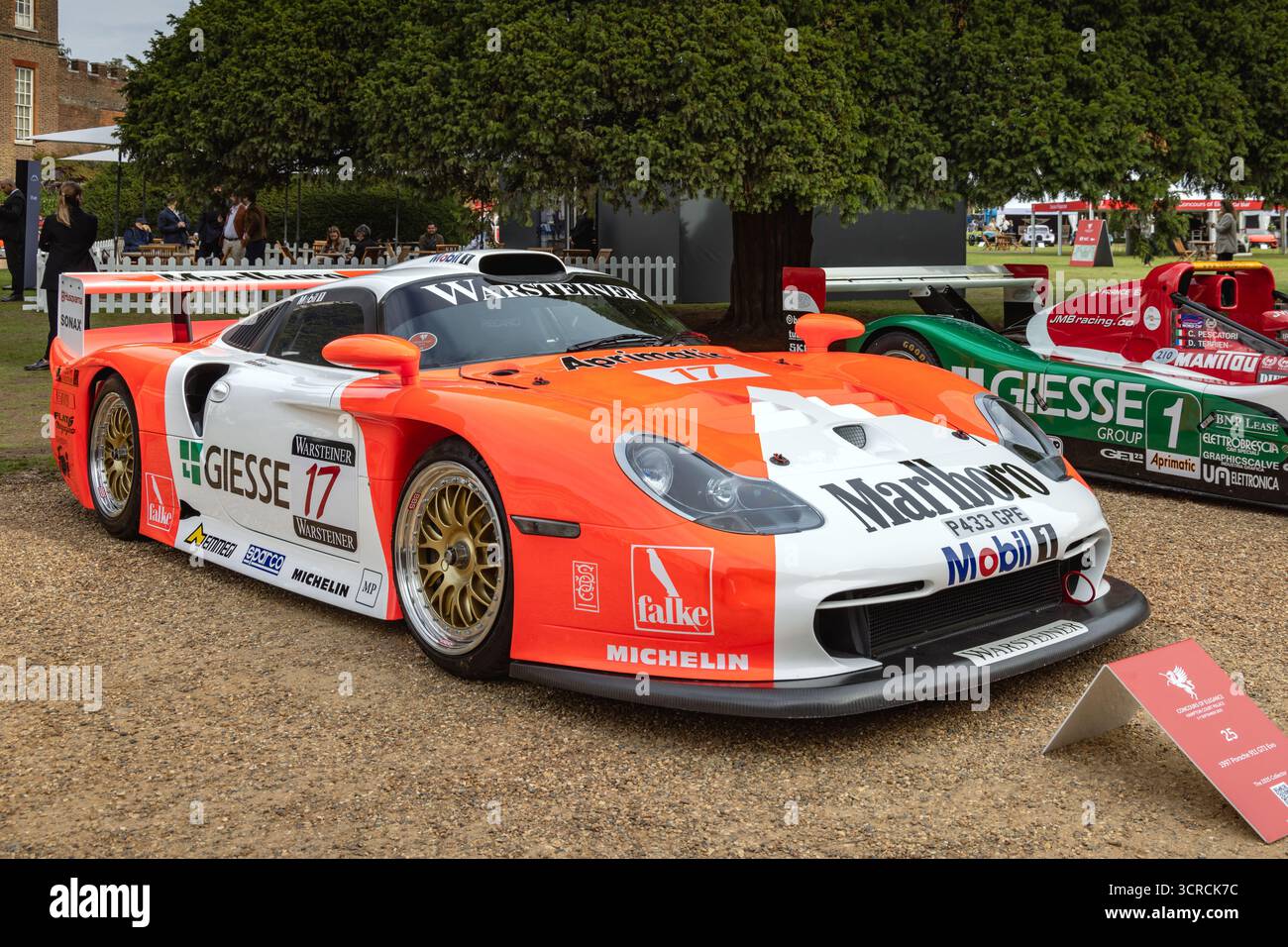 1997 Porsche 911 GT1 Evo, concours of Elegance 2025, Hampton court Palace, Londres, Royaume-Uni Banque D'Images