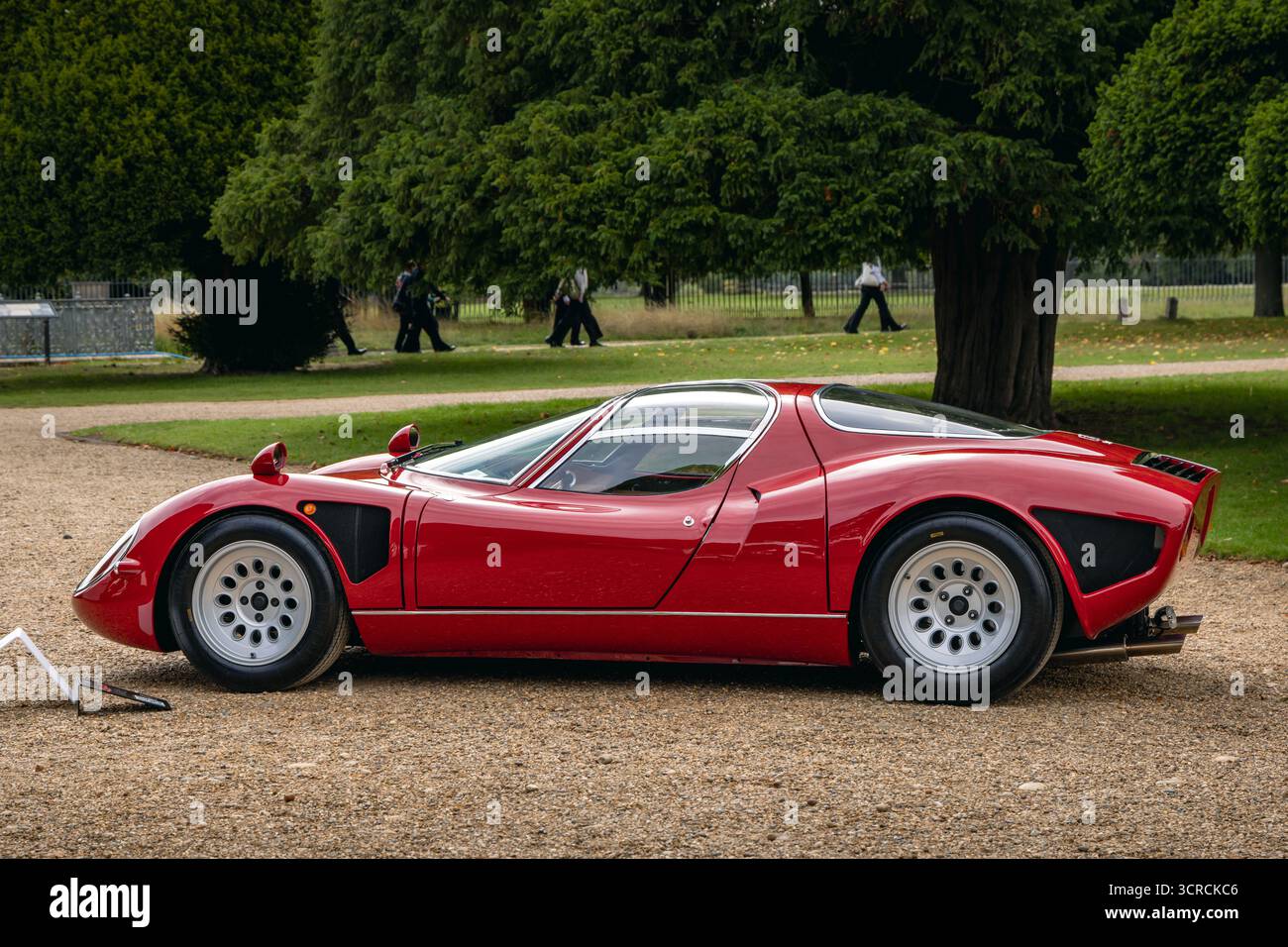 Alfa Romeo R33 Stradale, concours of Elegance 2025, Hampton court Palace, Londres, Royaume-Uni Banque D'Images