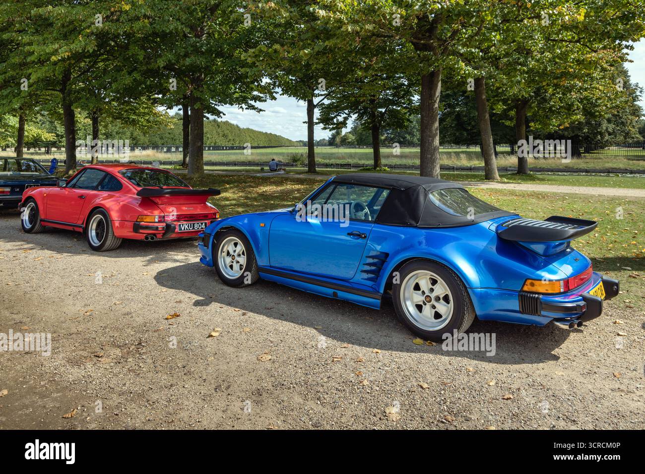 Porsche 911 Cabriolet 1989 et Porsche 911 Turbo 3,3 litres 1981 (930) , concours of Elegance 2025, Hampton court Palace, Londres, Royaume-Uni Banque D'Images