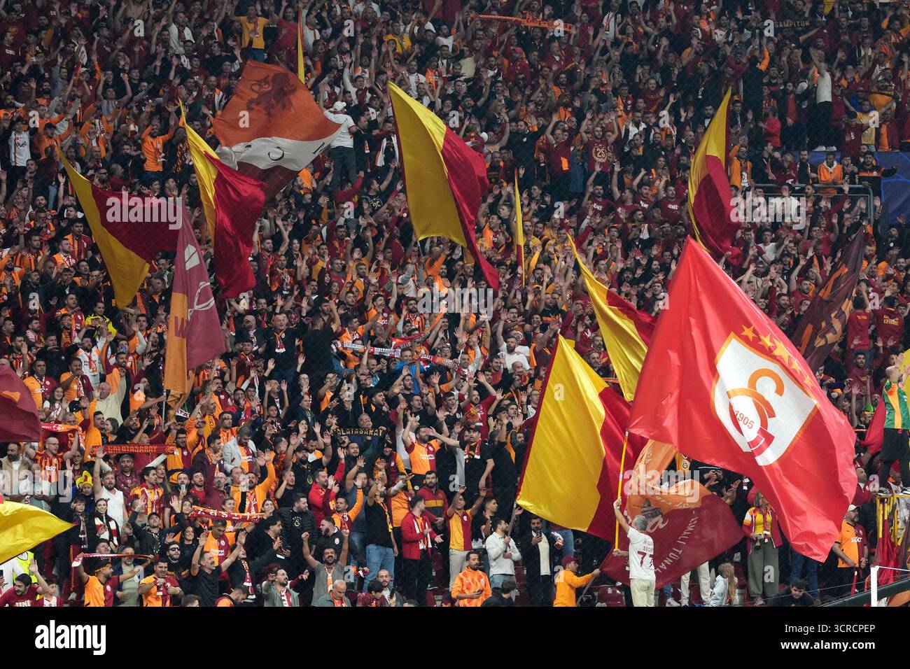 Les fans de Galatasaray avant l'UEFA Champions League, match par étapes au RAMS Park à Istanbul, Turquie. Date de la photo : mardi 30 septembre 2025. Banque D'Images
