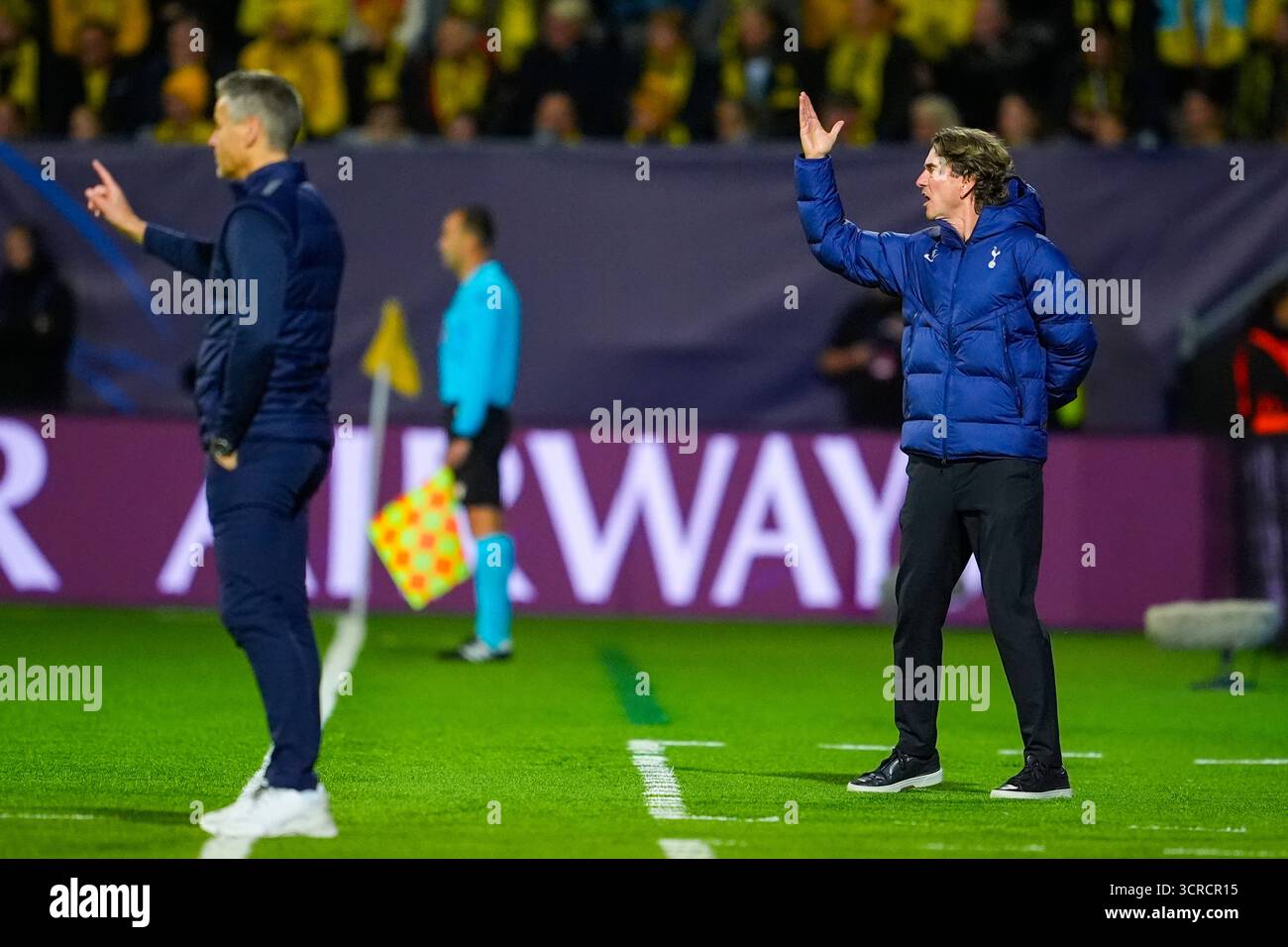 Bodo, Norvège. 30 septembre 2025. Bodø 20250930. L'entraîneur de Bodø/Glimt, Kjetil Knutsen (à gauche), et l'entraîneur de Tottenham, Thomas Frank, dans le match de Ligue des Champions entre Bodø/Glimt et Tottenham au stade Aspmyra. Photo : Lise Åserud / NTB ce texte est traduit automatiquement crédit : NTB/Alamy Live News Banque D'Images