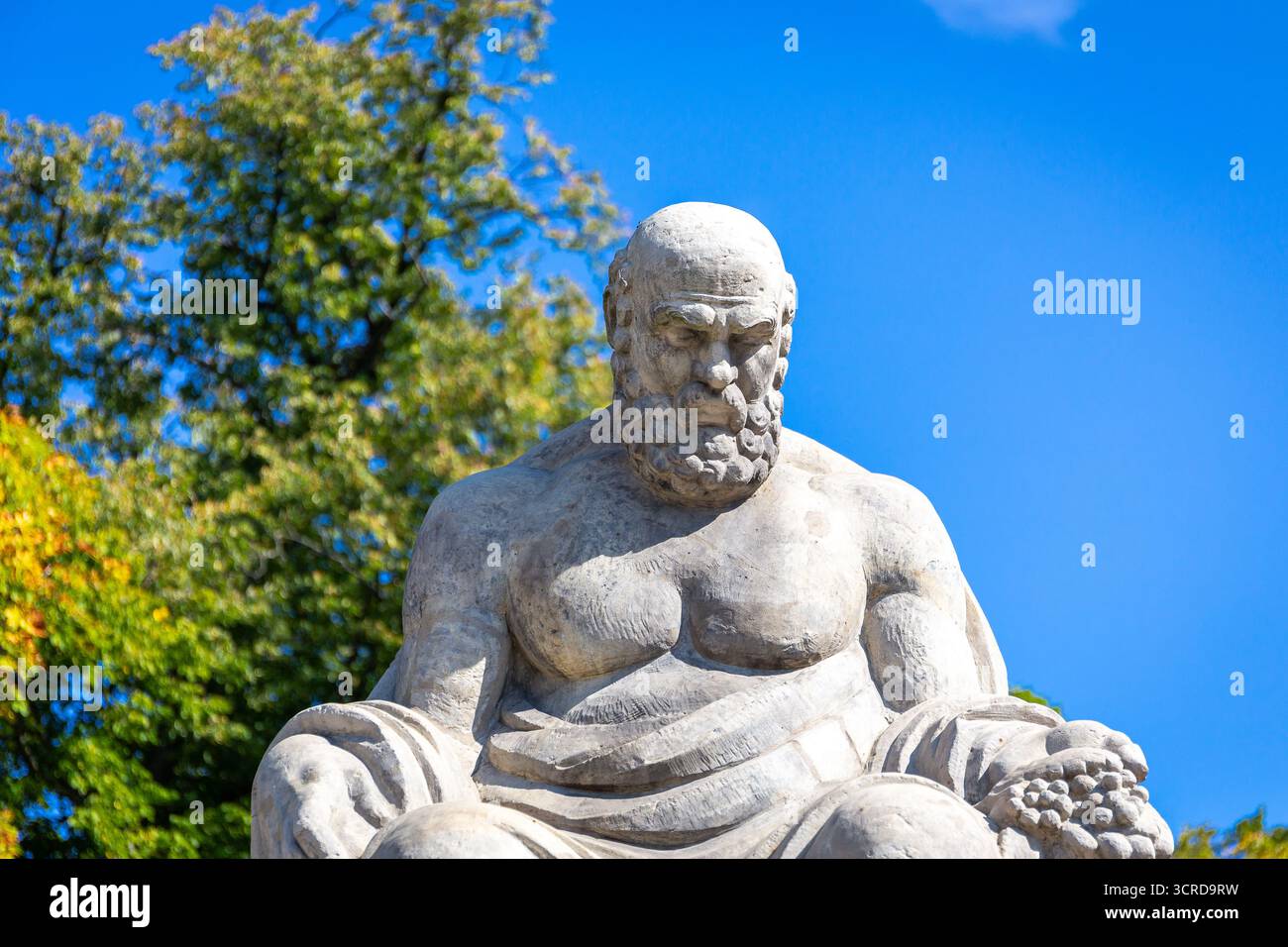 Varsovie, Pologne, 15.08.20. Dramaturge grec Sophocles sculpture de Stanislaw Jakubowski (1992) dans l'amphithéâtre sur l'île dans les bains royaux de Varsovie. Banque D'Images