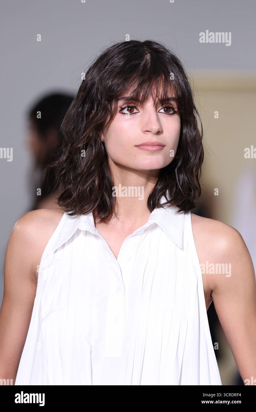 Paris, France. 29 septembre 2025. Les mannequins marchent sur la piste lors du salon Mossi Womenswear printemps/été 2026 dans le cadre de la Fashion week de Paris le 29 septembre 2025 à Paris, France crédit : Sipa US/Alamy Live News Banque D'Images