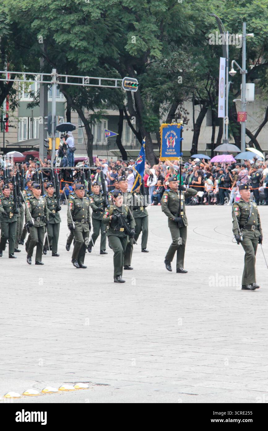 Mexico, Mexique - 16 septembre 2025 : défilé militaire à Mexico avec l'armée, la marine, l'armée de l'air et la garde nationale pour célébrer l'indépendance Banque D'Images