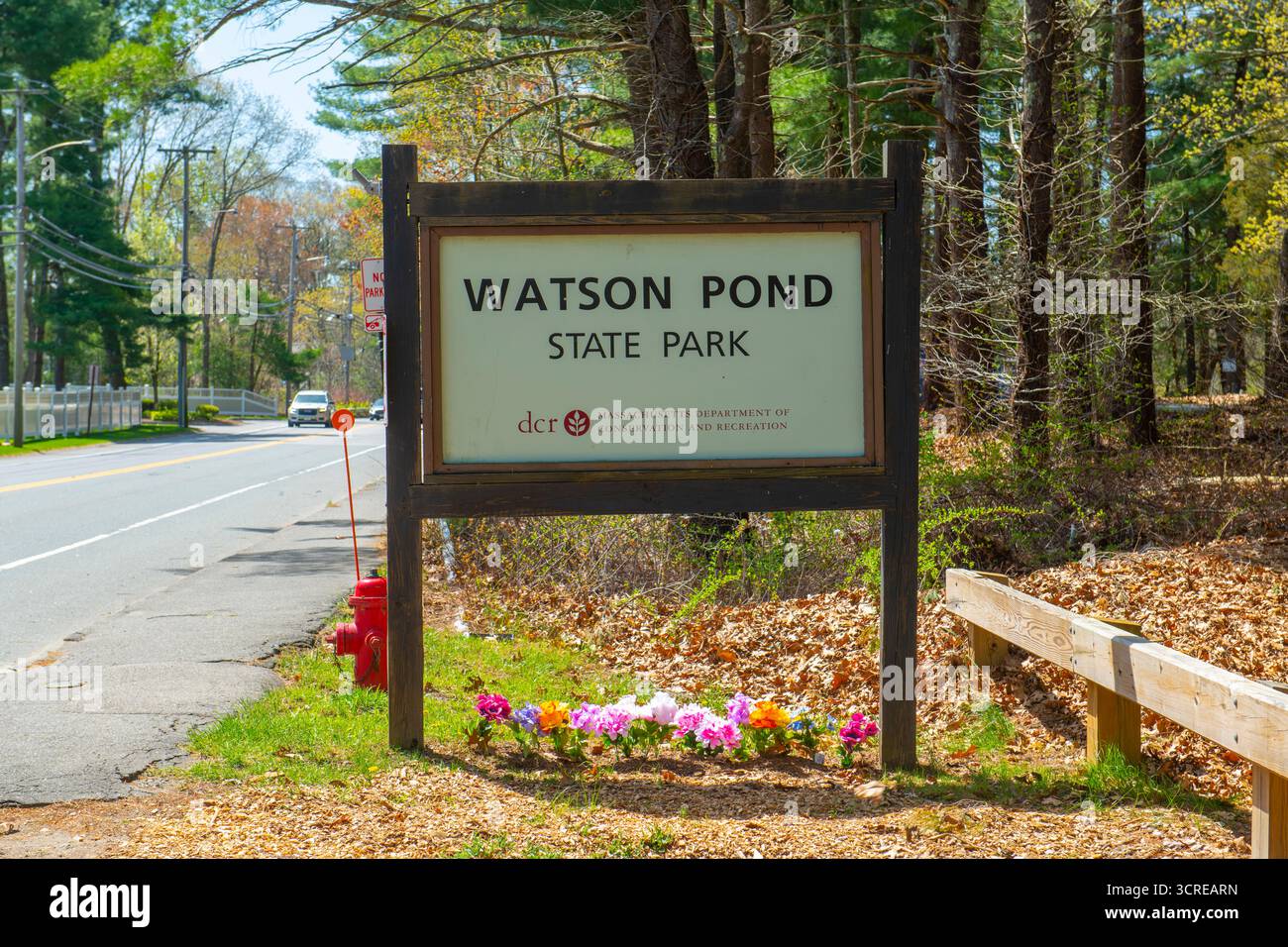 Panneau Watson Pond State Park à l'entrée du parc au 1644 Bay Street dans la ville de Taunton, Massachusetts ma, États-Unis. Banque D'Images
