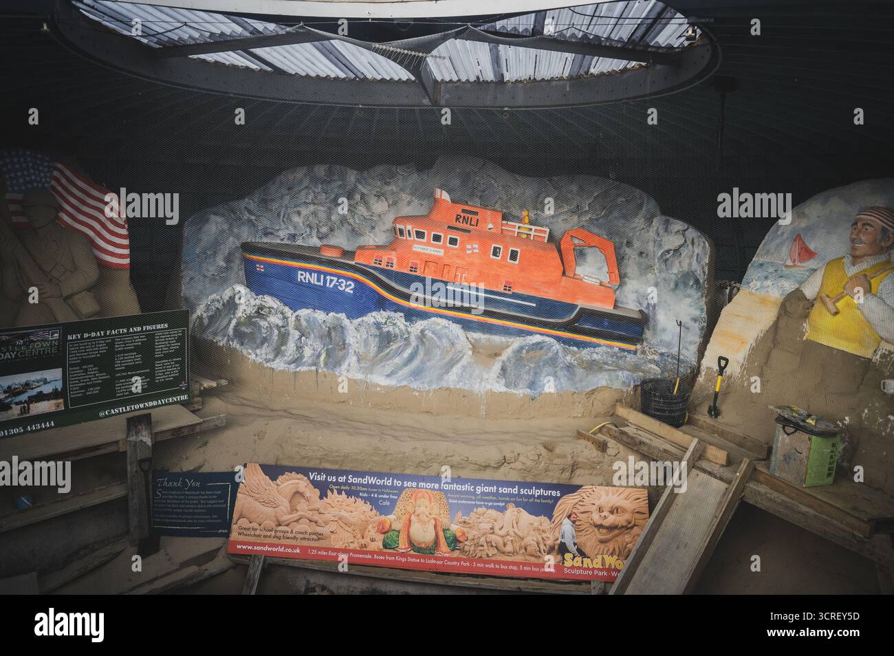 Sandskulpturen am Strand von Weymouth in der südwestenglischen Grafschaft Dorset AM 15.09.2025. // sculptures de sable sur la plage de Weymouth, dans le comté du Dorset, dans le sud-ouest de l'Angleterre, le 15 septembre 2025. - 20250915_PD22307 crédit : APA-PictureDesk/Alamy Live News Banque D'Images