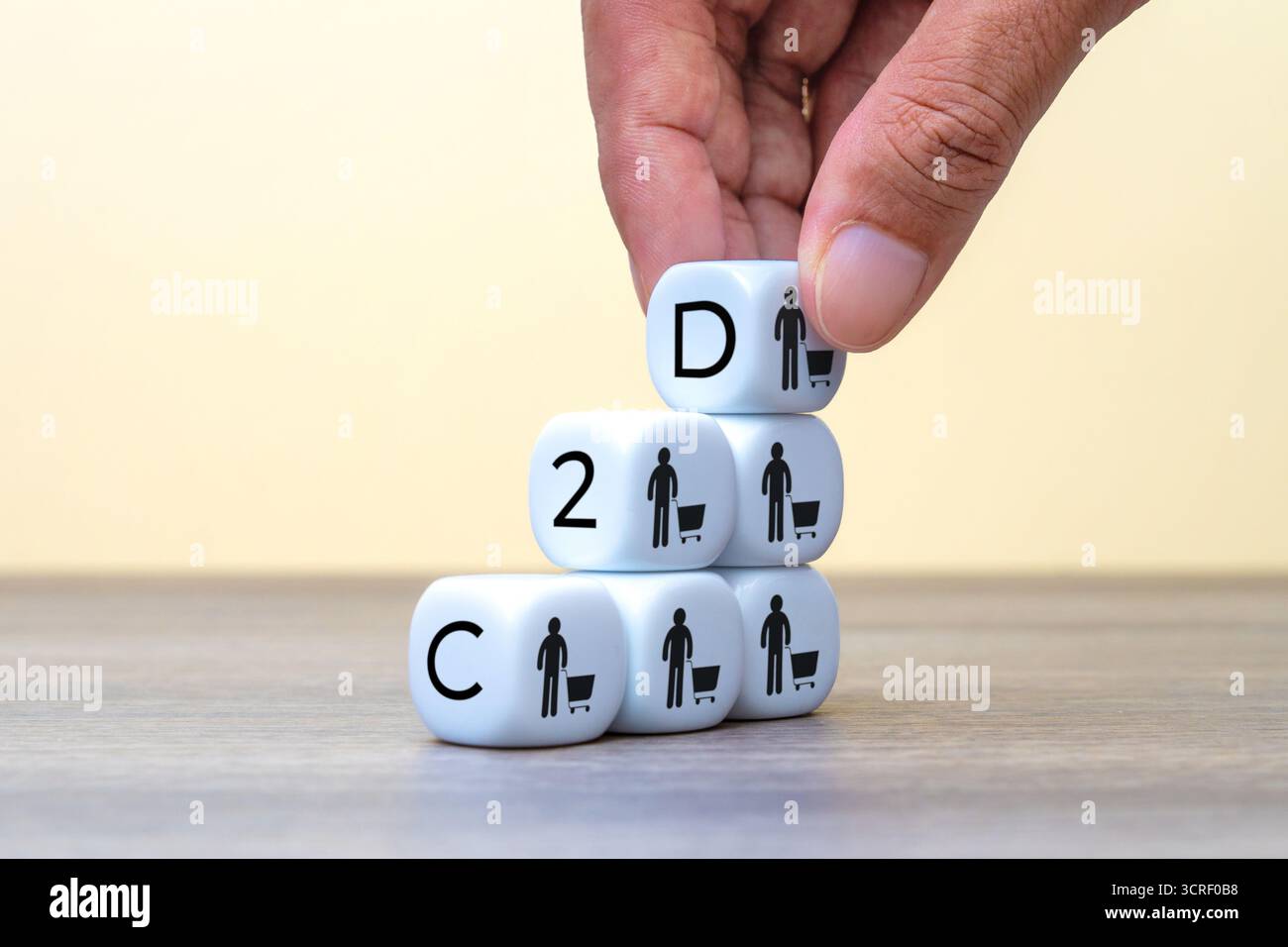 Cubes empilés avec le texte D2C et une icône de consommateur. Concept commercial. Banque D'Images