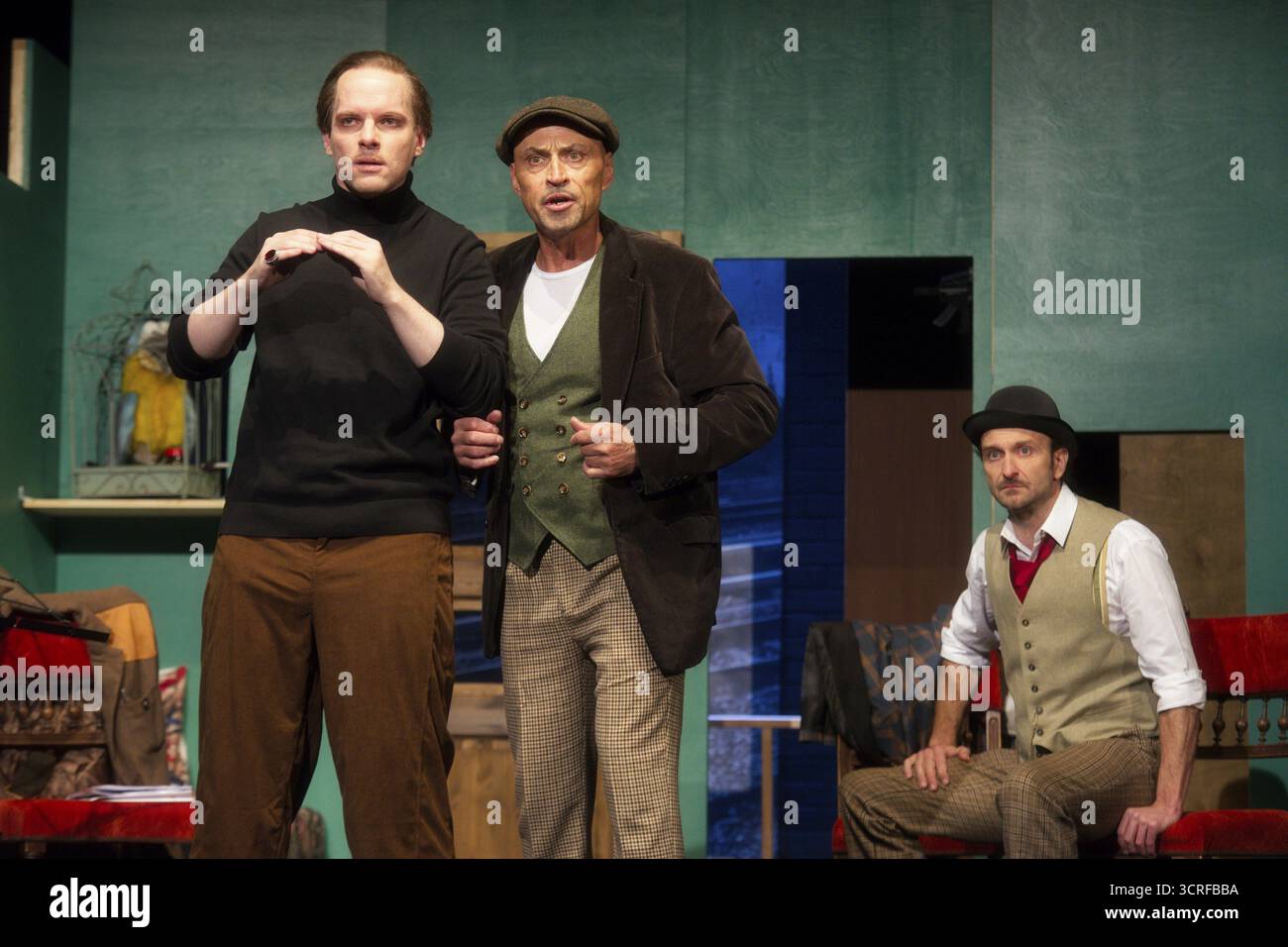 Henning Wolff (Louis Harvey), Silvio Hildebrandt (Dr Courtenay), Thilo Herrmann (Professeur Marcus), LADYKILLERS, répétition photo le 29.09.2025 au Berl Banque D'Images