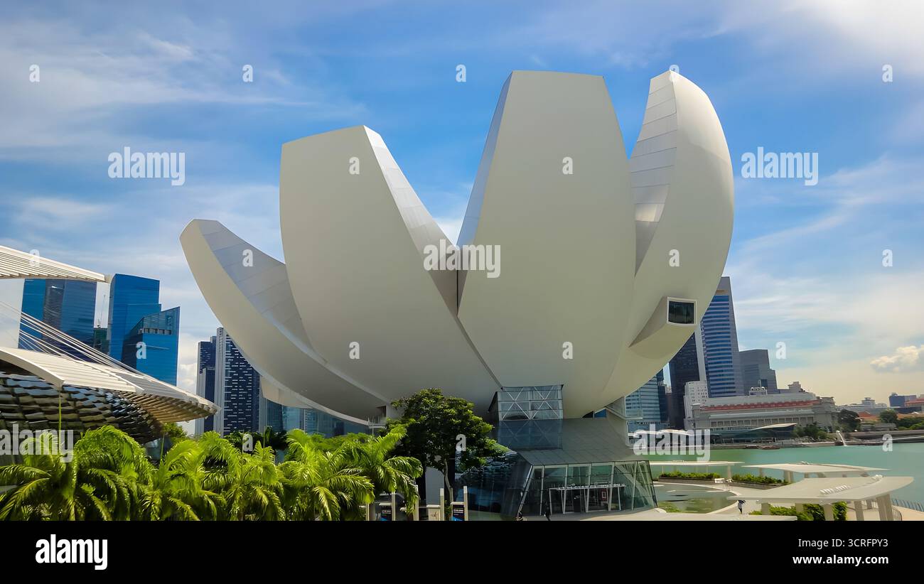 ArtScience Museum, le monument inspiré du lotus à Marina Bay Sands, skyline de Singapour. Banque D'Images