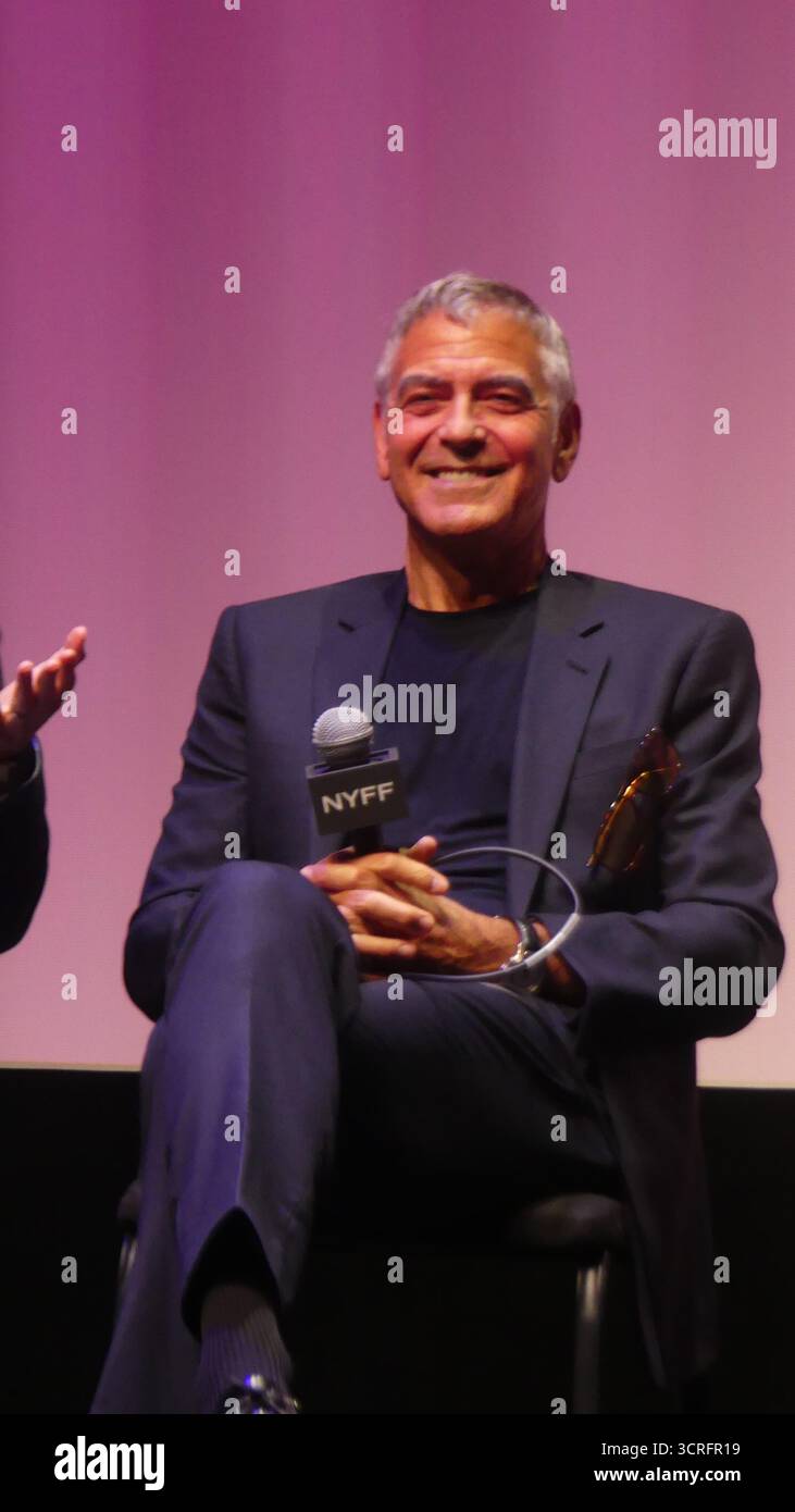 NYFF63, film Society of Lincoln Center, Alice Tully Hall, 1941 Broadway at W 65th, New York, NY USA. 30 septembre 2025. Suivant le prémere de son dernier film « Jay Kelly » au 63ème Festival du film de New York, le réalisateur Noah Baumbach est rejoint lors d’une séance de questions-Réponses par les acteurs George Clooney, Laura Dern, Bill Crudup, Riley Keough, Grace Edwards, Stacy Keach, Patrick Wilson, Jim Broadbent et Eve Hewson. Crédit : ©Julia Mineeva/EGBN News/Alamy Live News Banque D'Images