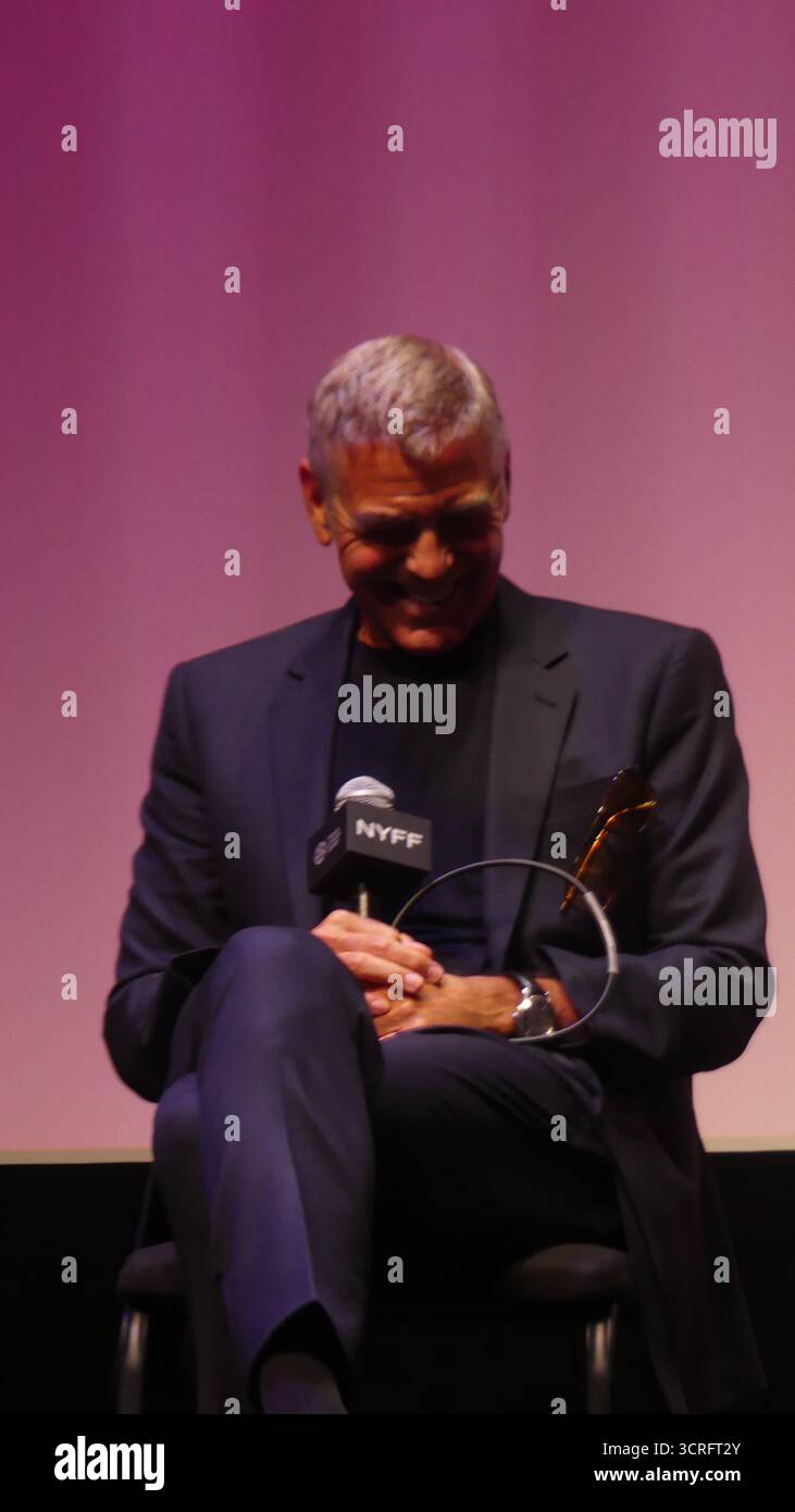 NYFF63, film Society of Lincoln Center, Alice Tully Hall, 1941 Broadway at W 65th, New York, NY USA. 30 septembre 2025. Suivant le prémere de son dernier film « Jay Kelly » au 63ème Festival du film de New York, le réalisateur Noah Baumbach est rejoint lors d’une séance de questions-Réponses par les acteurs George Clooney, Laura Dern, Bill Crudup, Riley Keough, Grace Edwards, Stacy Keach, Patrick Wilson, Jim Broadbent et Eve Hewson. Crédit : ©Julia Mineeva/EGBN News/Alamy Live News Banque D'Images