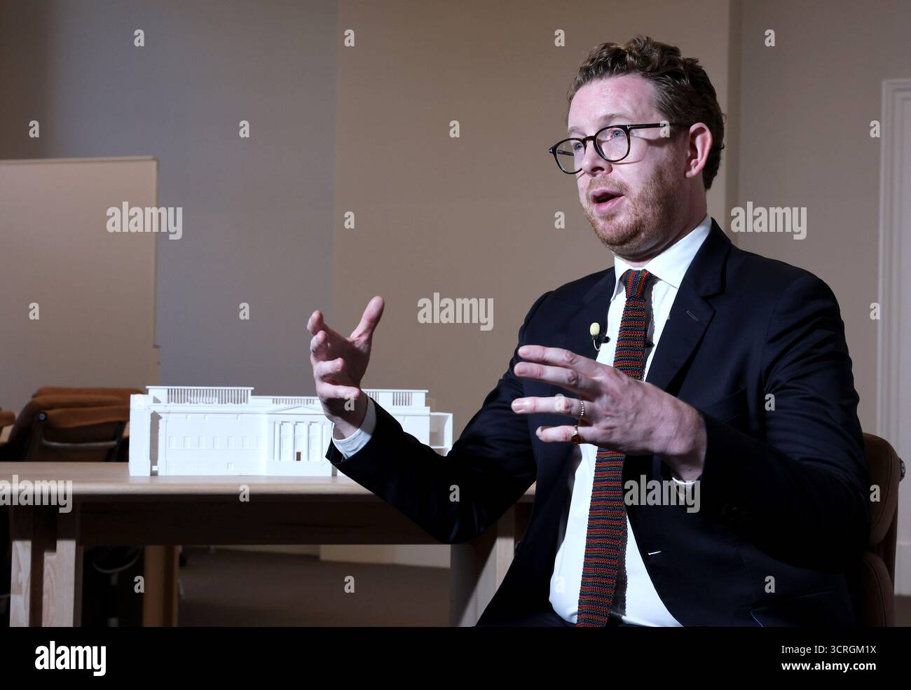 Londres, Grande-Bretagne. 29 septembre 2025. Nicholas Cullinan, directeur du British Museum, parle lors d'une interview avec Xinhua à Londres, Grande-Bretagne, 29 septembre 2025. POUR ALLER AVEC 'interview : le directeur du British Museum envisage une coopération plus profonde avec la Chine' crédit : Li Ying/Xinhua/Alamy Live News Banque D'Images
