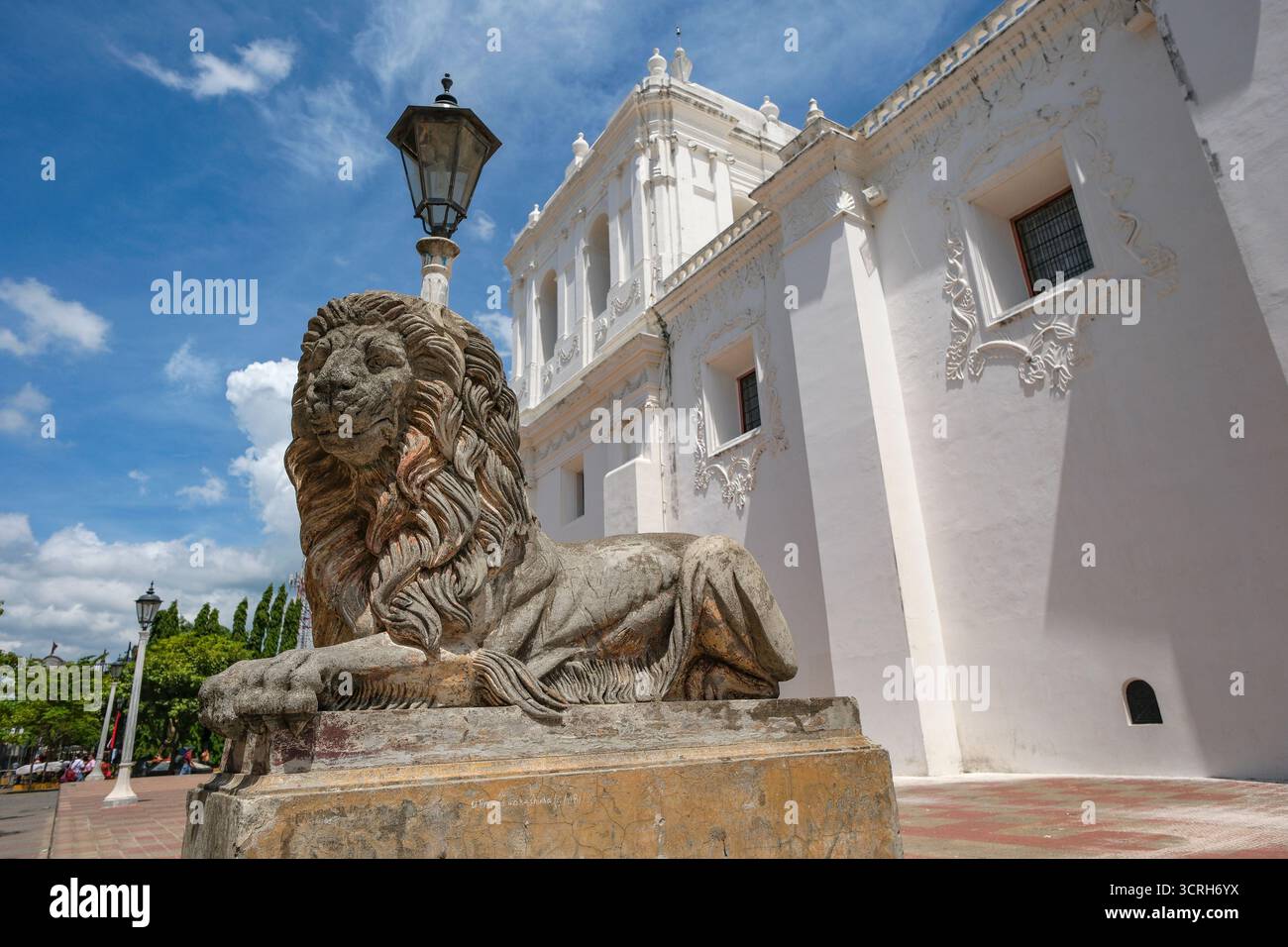 Léon, Nicaragua - 6 septembre 2025 : Cathédrale de l'Assomption de Marie, également connue sous le nom de Cathédrale royale et célèbre Basilique de l'Assomption. Banque D'Images