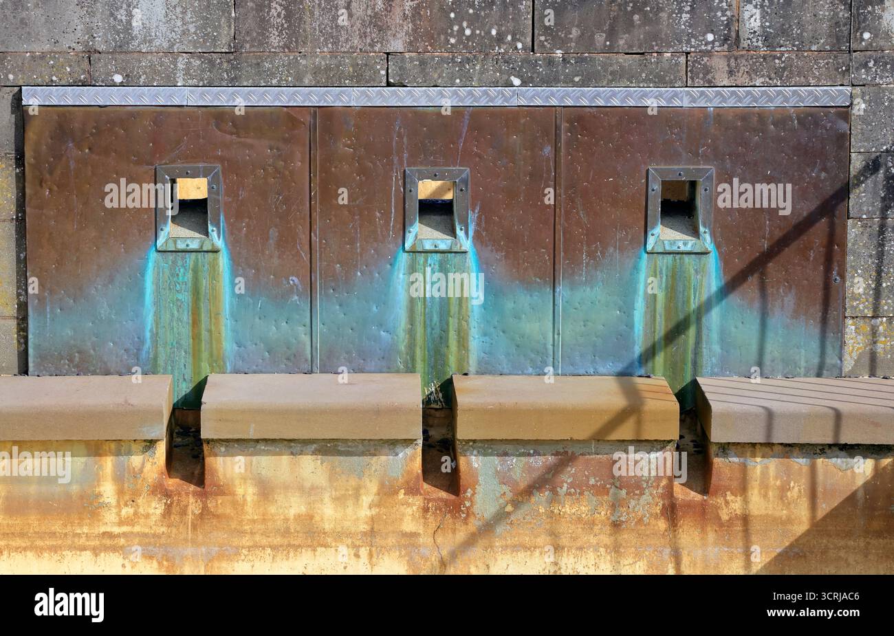 Plan d'eau ornemental désaffecté, baie de Cardiff, pays de Galles du Sud, Royaume-Uni. Prise en septembre 2025 Banque D'Images