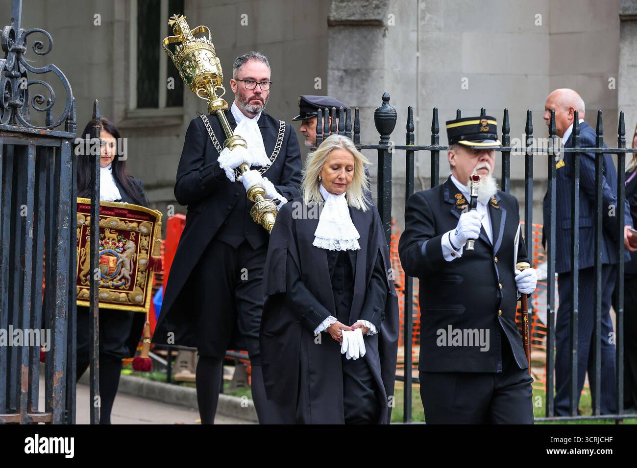 Londres. ROYAUME-UNI. 01 octobre 2025. Les professionnels de la magistrature et les juges procèdent de l’abbaye de Westminster au Palais de Westminster dans le centre de Londres, marquant le début de la nouvelle année juridique avec une tradition séculaire qui comprend un service religieux et la réception du petit déjeuner du Lord Chancelier. Credit : London News/Alamy Live News Banque D'Images