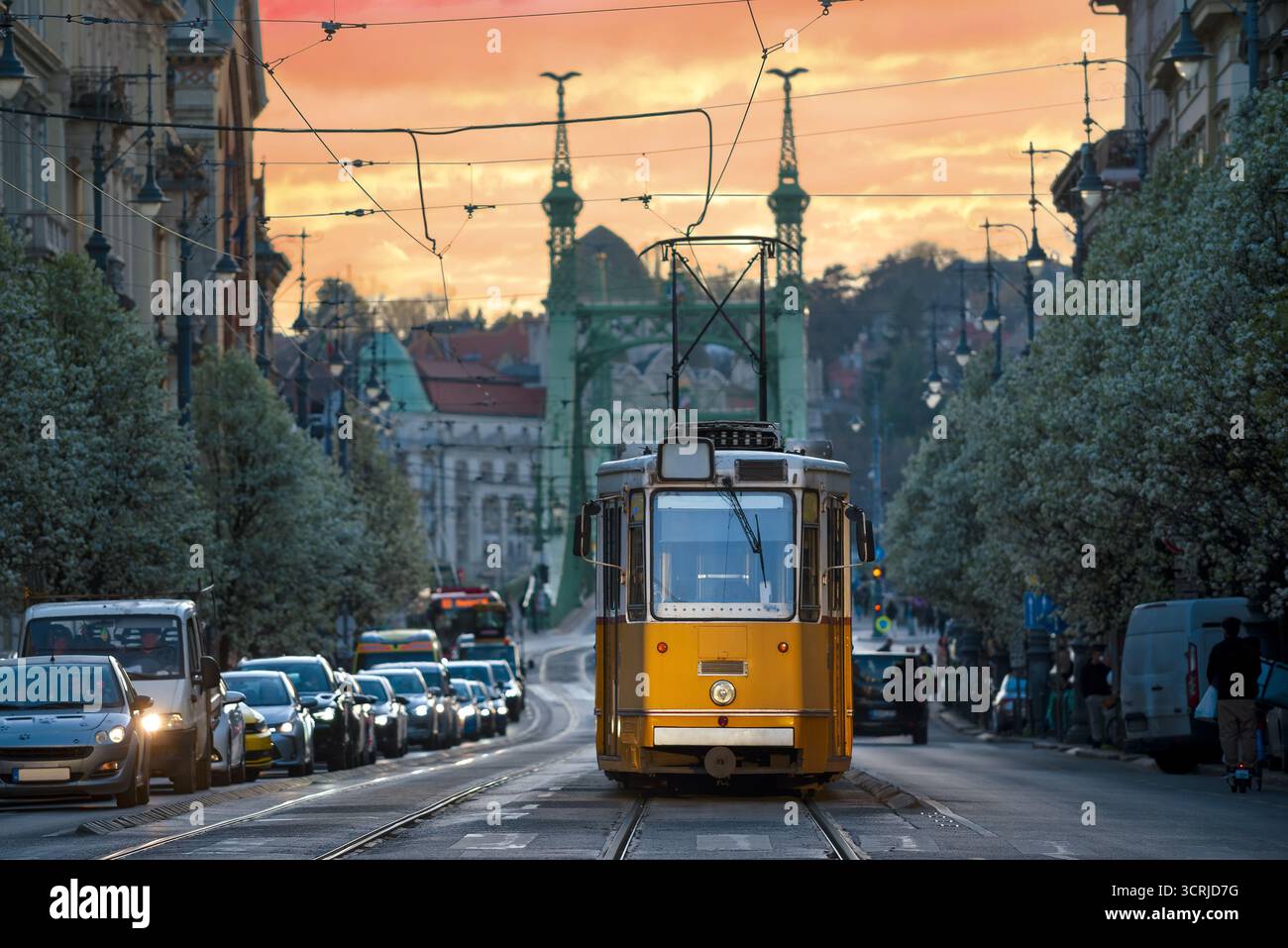 Tramway usé par le temps à Budapest Banque D'Images
