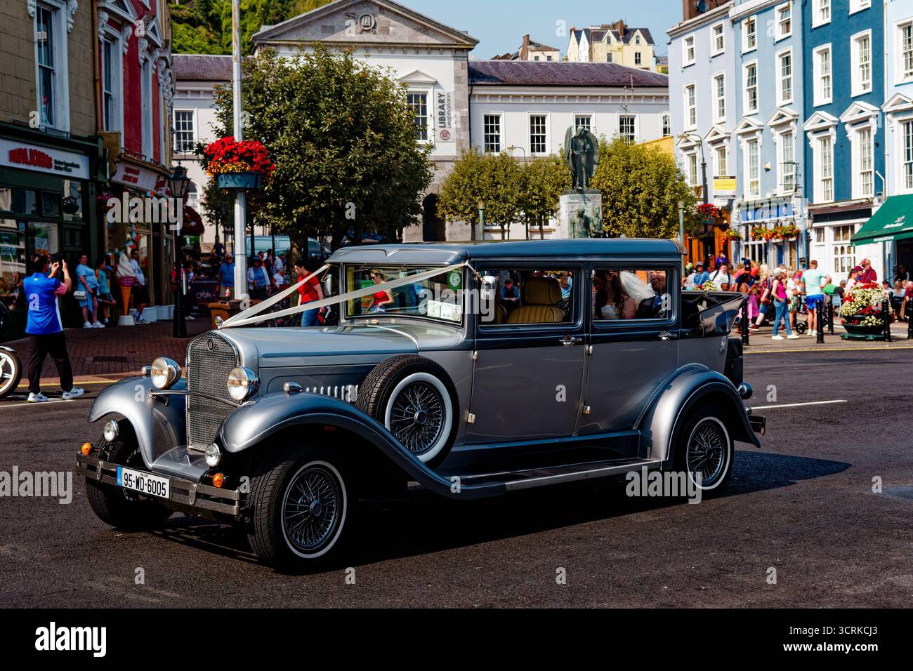 COBH, IRLANDE - 15 août 2025 : Cobh est une ville portuaire historique connue pour ses bâtiments colorés, son terminal de bateaux de croisière, et comme le dernier port d'escale pour Banque D'Images