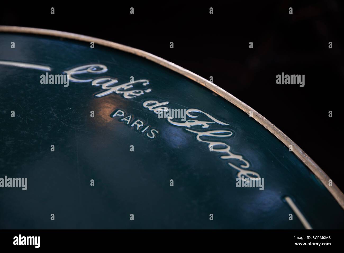 Café de flore. Paris est la capitale et la plus grande ville de France Banque D'Images