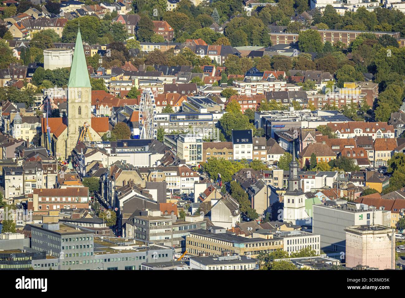 Vue aérienne, église St Paul et festival de la ville avec grande roue, centre, Hamm, région de la Ruhr, Rhénanie du Nord-Westphalie, Allemagne, lieu de culte, DE, EUR Banque D'Images