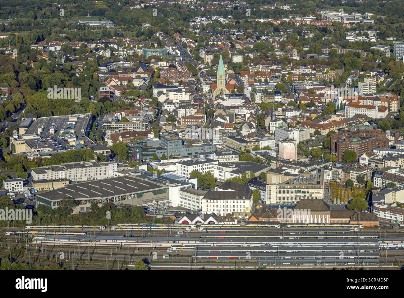 Vue aérienne, vue du centre-ville avec evang. Soyez Paul's Church, festival de ville avec grande roue, quais de la gare principale, centre, Hamm, Ruhr, Banque D'Images