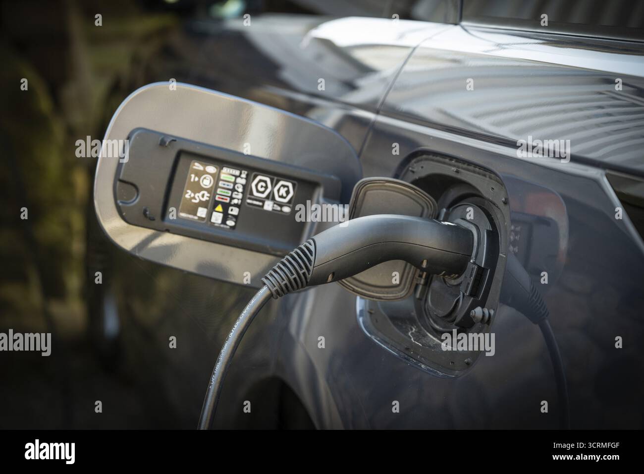 Gros plan d'un point de recharge de voiture électrique avec câble, Fjaellbacka, Bohuslaen, ouest de la Suède, Suède Banque D'Images