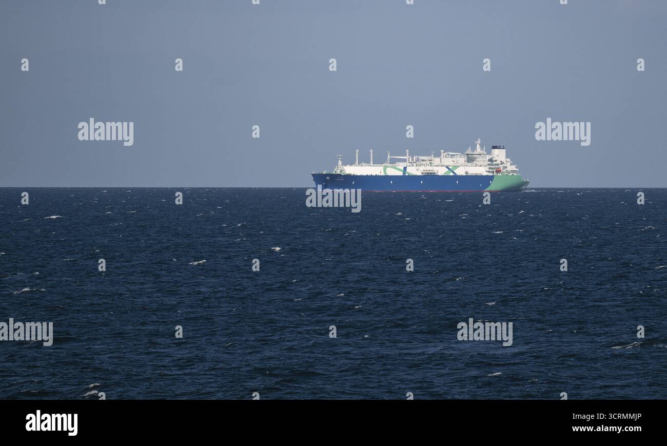 Méthanier Nuaijah par temps calme, mer Baltique, près de Rostock, Mecklembourg-Poméranie occidentale, Allemagne Banque D'Images