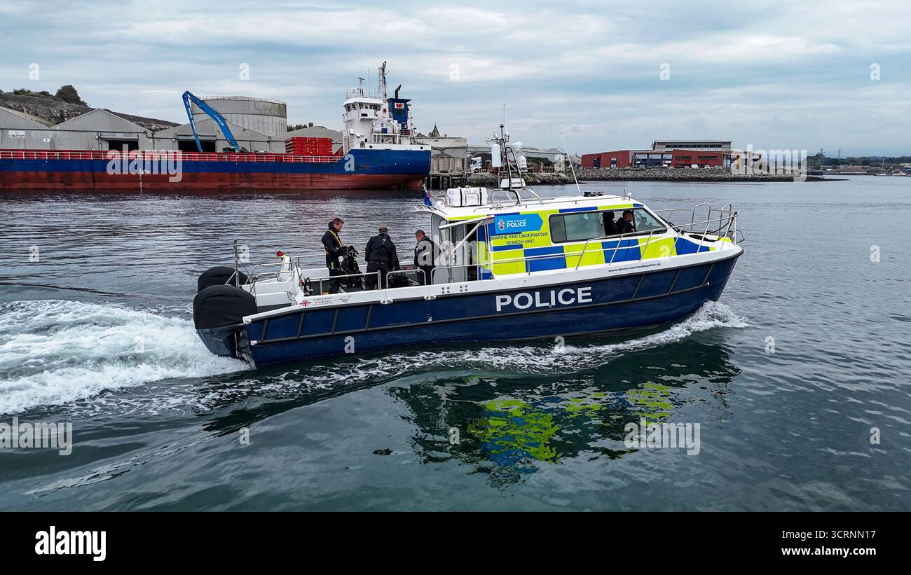 Neptune, le premier bateau spécialement construit et équipé selon les spécifications de la police du Devon et de Cornwall, à Turnchapel Wharf, à Plymouth, Devon. Le navire sera exploité par l’unité maritime de police du Devon et de Cornwall comme soutien à l’équipe de plongée et à d’autres unités opérationnelles qui peuvent être déployées depuis son pont. Date de la photo : jeudi 2 octobre 2025. Banque D'Images Neptune, le premier bateau spécialement construit et équipé selon les spécifications de la police du Devon et de Cornwall, à Turnchapel Wharf, à Plymouth, Devon. Le navire sera exploité par l’unité maritime de police du Devon et de Cornwall comme soutien à l’équipe de plongée et à d’autres unités opérationnelles qui peuvent être déployées depuis son pont. Date de la photo : jeudi 2 octobre 2025. Banque D'Images
