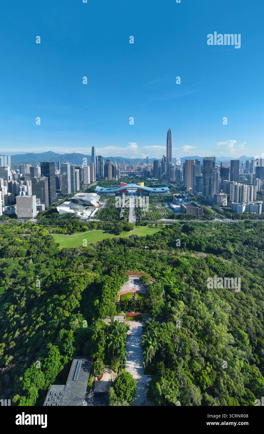 Photographie aérienne du parc de montagne Lianhua dans le centre civique Futian CBD, Shenzhen Banque D'Images