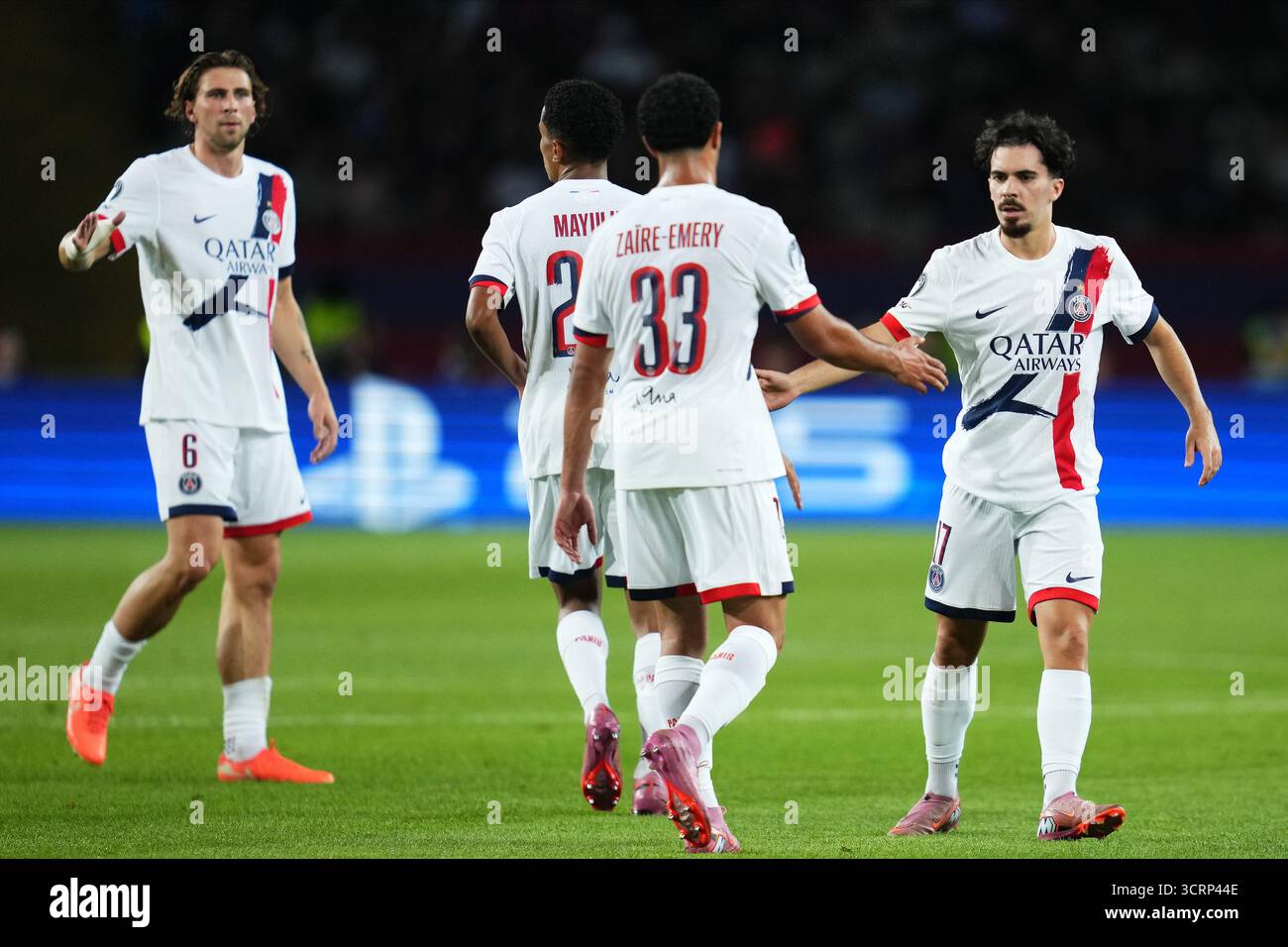 Barcelone, Espagne. 02 octobre 2025. Senny Mayulu du Paris Saint Germain FC célèbre après avoir marqué le 1-1 lors du match de l'UEFA Champions League, entre le FC Barcelone et le Paris Saint Germain PSG, stade Lluis Companys le 1er octobre 2025 à Barcelone, Espagne. (Photo de Bagu Blanco/PRESSIN) crédit : AGENCE SPORTIVE PRESSINPHOTO/Alamy Live News Banque D'Images