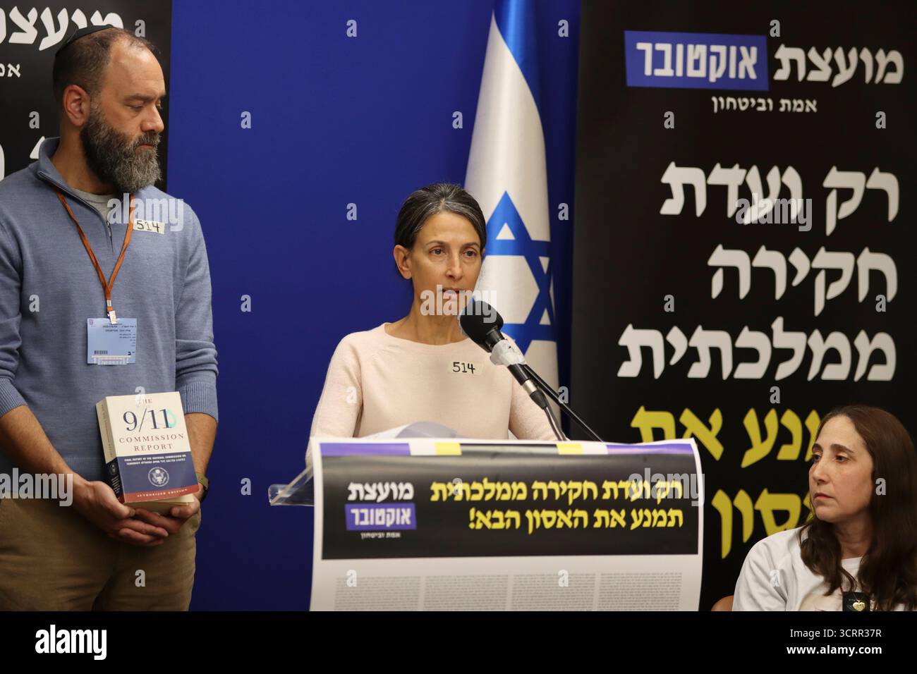 Rachel Goldberg-Polin – la mère de l’otage assassiné Hersh Goldberg-Polin – prend la parole lors d’une conférence de presse du Conseil en octobre à la Knesset à Jérusalem. Banque D'Images